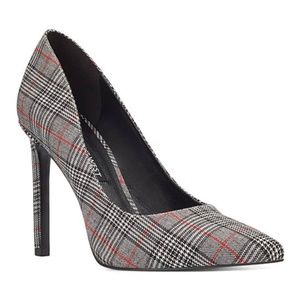 Nine West Gray Plaid Pumps size 9